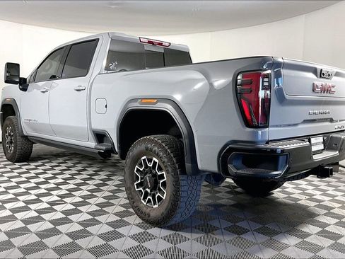 Used 2025 GMC Sierra 2500 AT4X AWD/4WD image 2