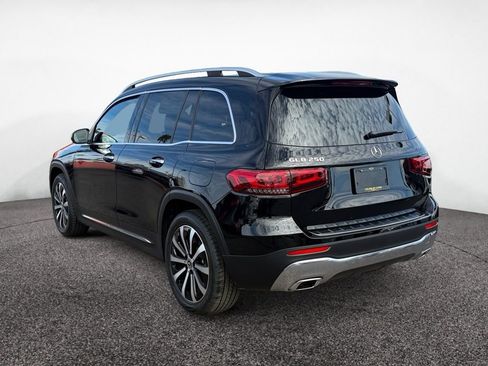 Used 2023 Mercedes-Benz GLB 250 w/ Premium Package image 3
