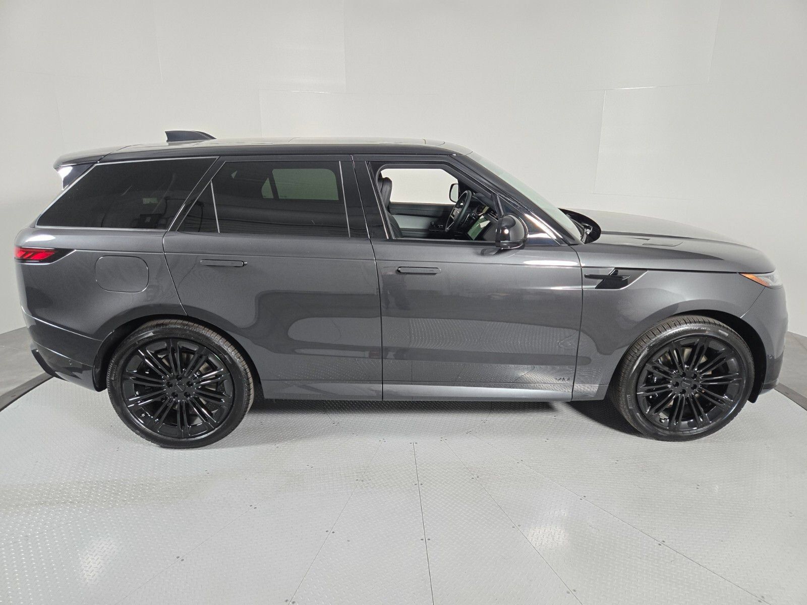 New 2026 Land Rover Range Rover Sport Dynamic SE AWD/4WD image 6