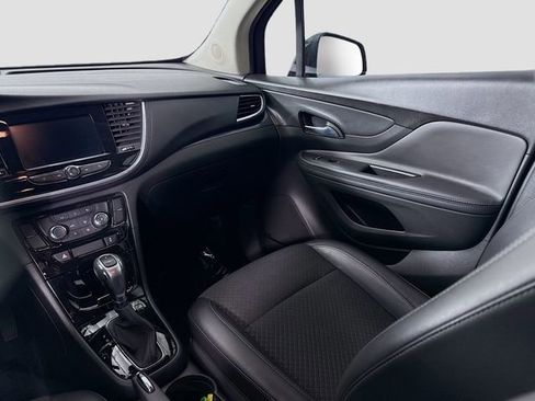 Used 2022 Buick Encore Preferred w/ Safety Package image 22