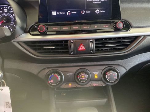 Used 2024 Kia Forte LXS w/ LXS Technology Package FWD image 19