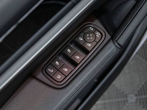 Certified 2025 Porsche Cayenne S AWD/4WD image 30