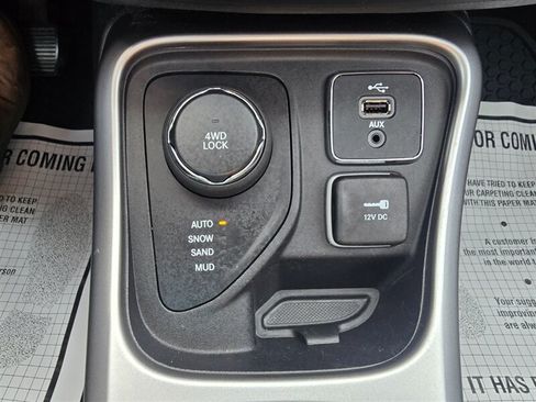 Used 2018 Jeep Compass Latitude w/ Popular Equipment Group AWD/4WD image 8