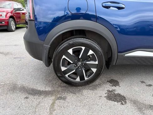 Used 2025 Nissan Kicks SV AWD/4WD image 14