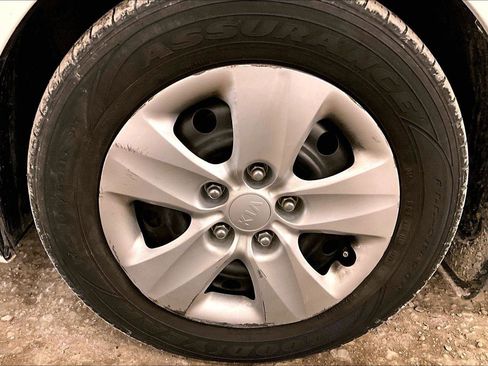 Used 2017 Kia Forte LX image 8