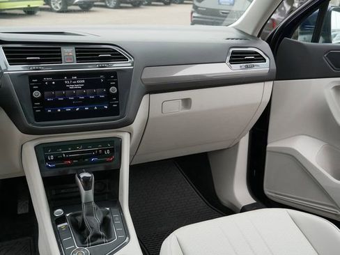 Certified 2023 Volkswagen Tiguan SE w/ Panoramic Sunroof Package AWD/4WD image 23