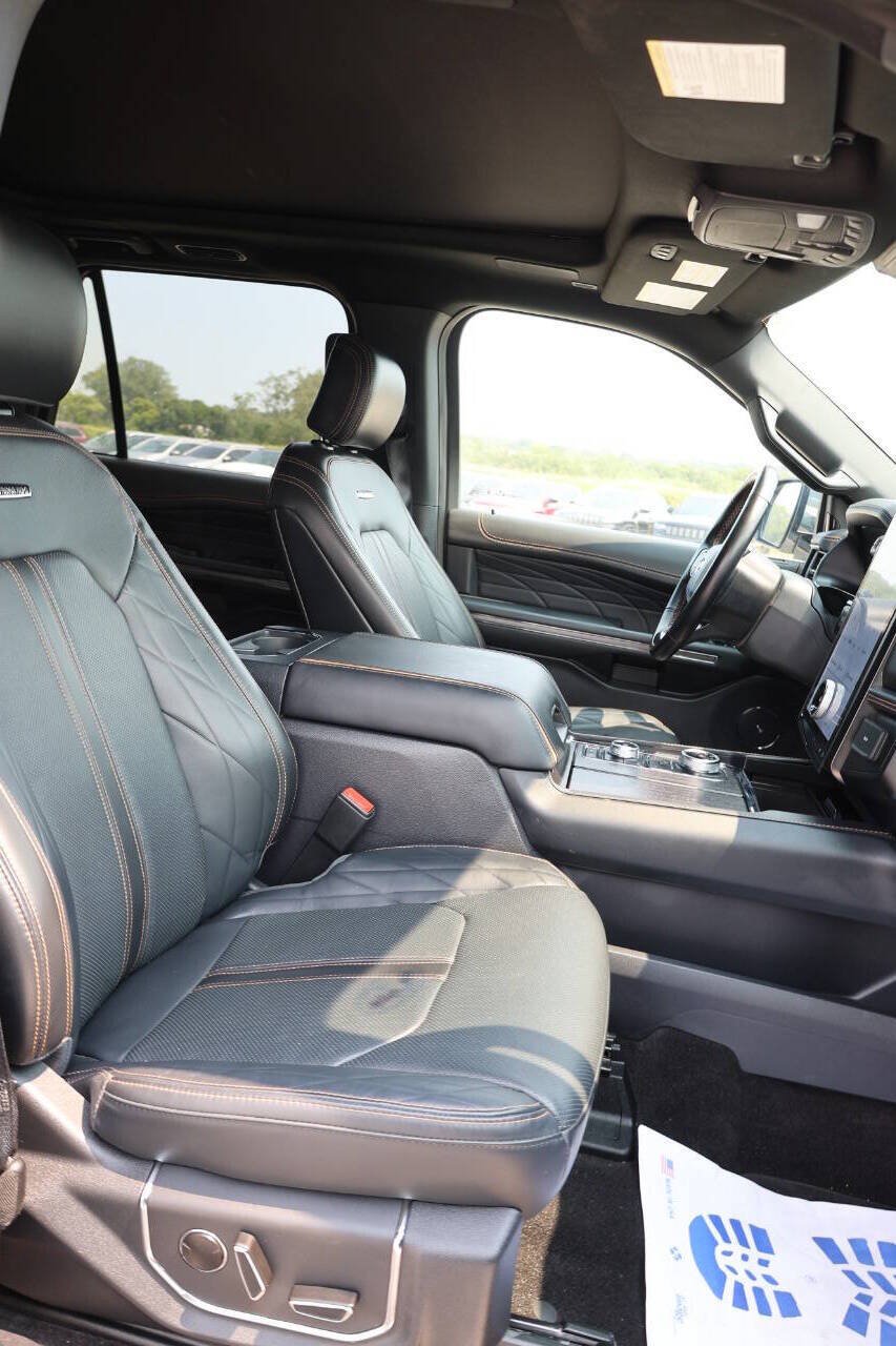 Used 2023 Ford Expedition Platinum AWD/4WD image 15