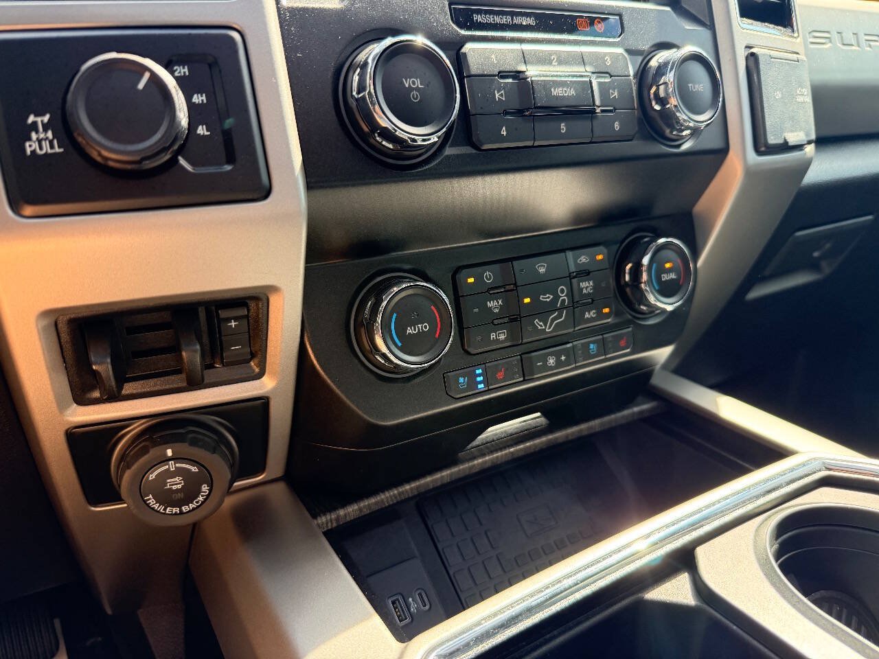 Used 2021 Ford F350 Lariat AWD/4WD image 31