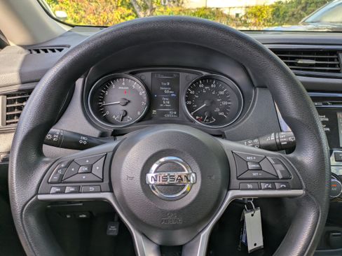 Used 2017 Nissan Rogue S image 24