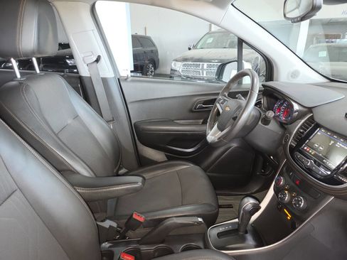 Used 2019 Chevrolet Trax LT w/ LT Convenience Package FWD image 28