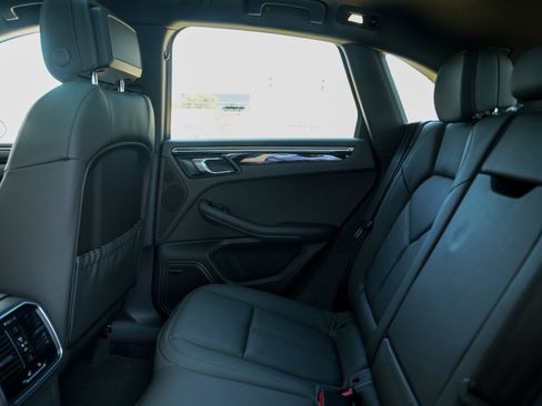 New 2026 Porsche Macan image 28