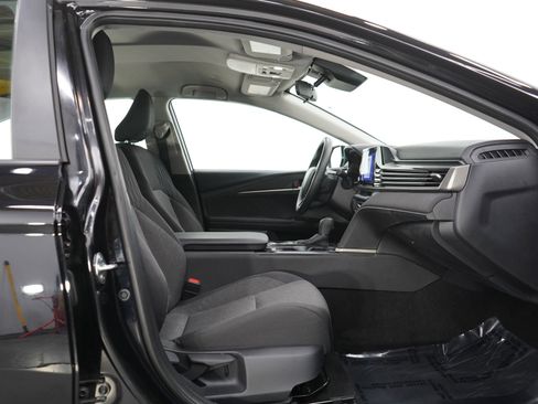 Used 2025 Toyota Camry LE image 10