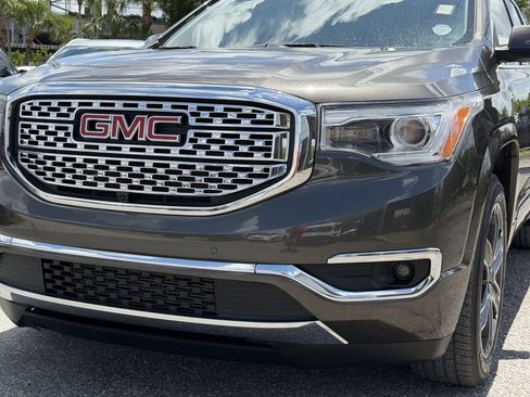 Used 2019 GMC Acadia Denali w/ Technology Package FWD image 10