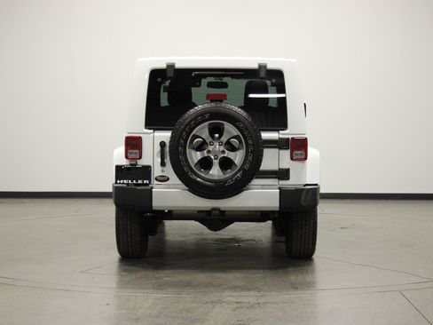 Used 2017 Jeep Wrangler Unlimited Sahara w/ Max Tow Package image 7