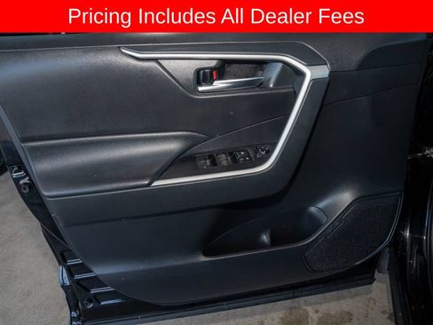 Used 2020 Toyota RAV4 XLE FWD image 11