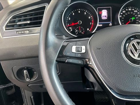 Used 2020 Volkswagen Tiguan SE FWD image 23