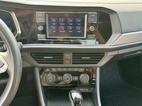 Used 2024 Volkswagen Jetta SE w/ Panoramic Sunroof Package FWD image 22