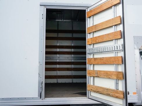 Used 2016 Ford F650 2WD Regular Cab Super Duty image 15