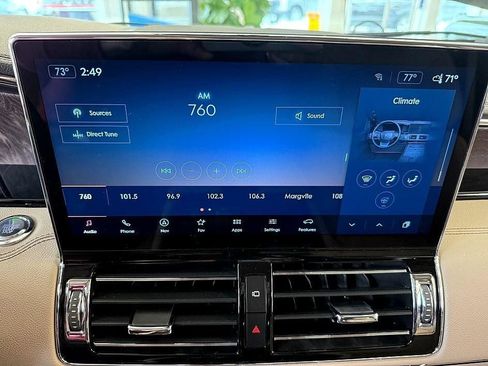 Used 2024 Lincoln Navigator Premiere image 8