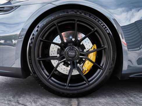 Used 2025 Porsche 911 GT3 RWD image 25