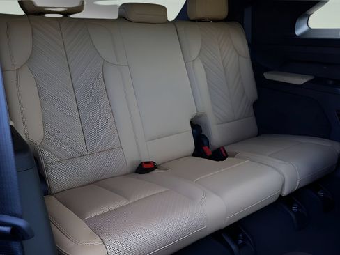 Certified 2025 Cadillac Escalade IQ Luxury 2 AWD/4WD image 18