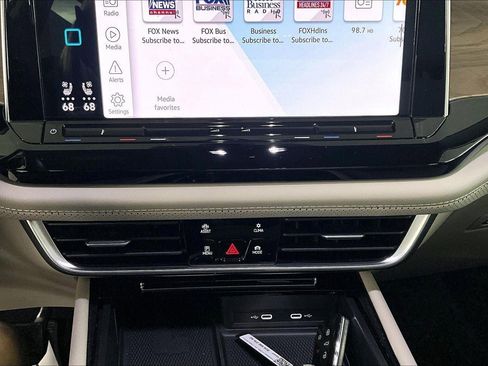 Used 2024 Volkswagen Atlas SE image 15