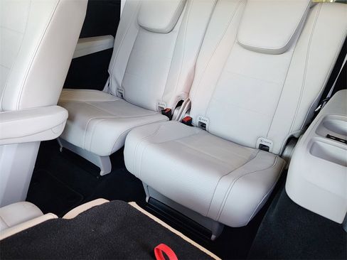 Used 2024 Mercedes-Benz GLS 450 4MATIC image 14