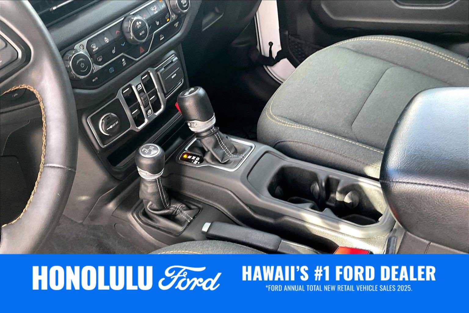 Used 2024 Jeep Wrangler Unlimited w/ Dual Top Group AWD/4WD image 16