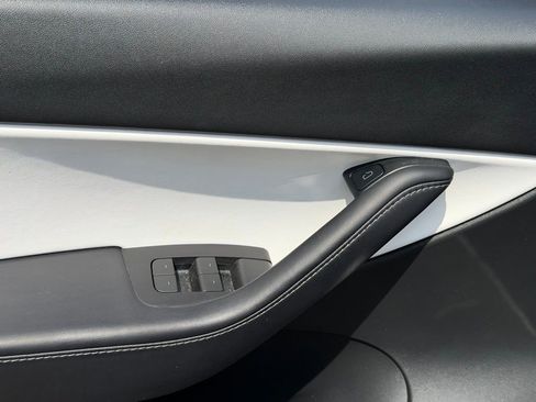 Used 2021 Tesla Model Y Long Range image 29