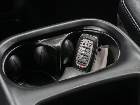 Used 2025 Chrysler Pacifica Select FWD image 22