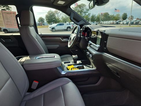 Certified 2022 GMC Sierra 1500 SLT w/ SLT Premium Plus Package image 9