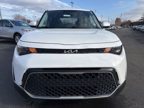 Used 2023 Kia Soul LX w/ LX Technology Package image 2