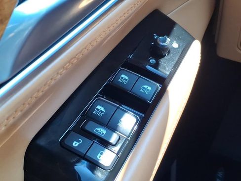 Used 2022 Jeep Grand Wagoneer Series III AWD/4WD image 12