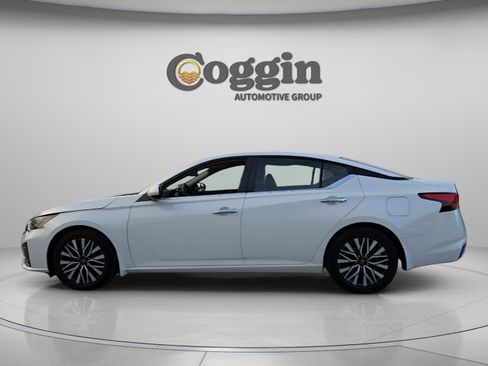 Certified 2024 Nissan Altima 2.5 SV w/ SV Premium Package image 2
