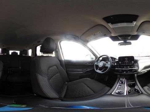 Used 2025 Nissan Pathfinder SV image 41