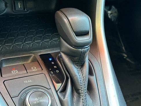 Certified 2022 Toyota RAV4 LE AWD/4WD image 25