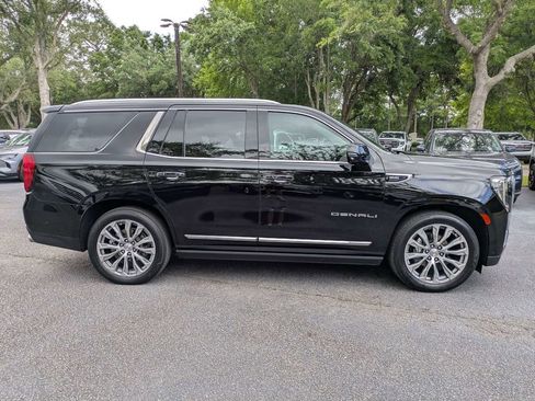 Used 2023 GMC Yukon Denali w/ Denali Reserve Package AWD/4WD image 3