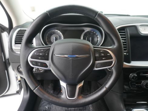 Used 2017 Chrysler 300 Limited w/ Driver Convenience Group RWD image 16