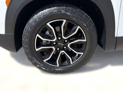 Used 2023 Chevrolet TrailBlazer ACTIV w/ Sun and Liftgate Package FWD image 12