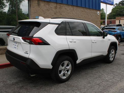 Used 2021 Toyota RAV4 LE AWD/4WD image 4