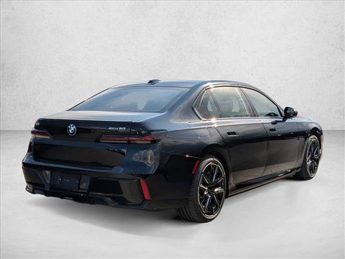 Used 2026 BMW i7 eDrive50 w/ M Sport Package RWD image 2