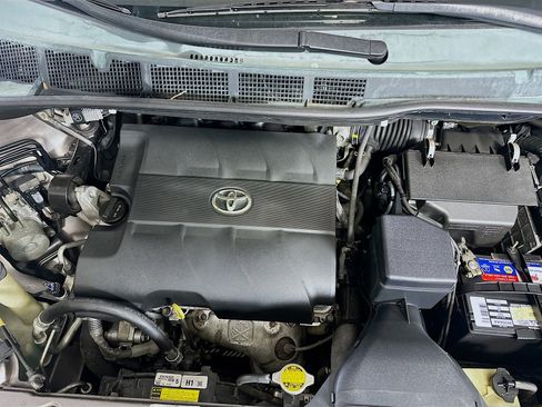 Used 2013 Toyota Sienna XLE FWD image 36