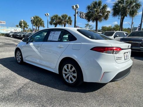 Used 2025 Toyota Corolla LE FWD image 5