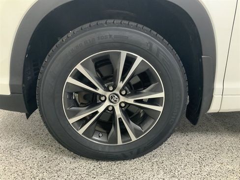 Used 2018 Toyota Highlander Plus image 11