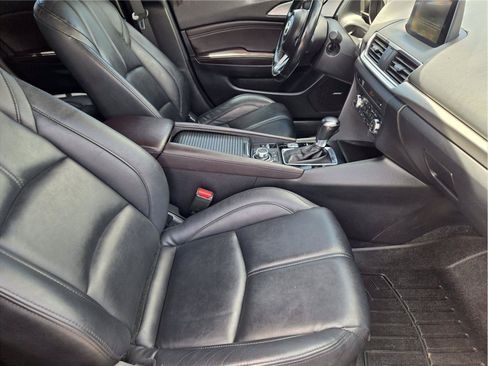Used 2018 MAZDA MAZDA3 Touring w/ Appearance Package FWD image 13