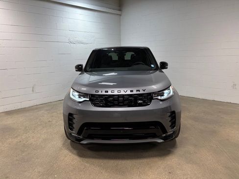 New 2025 Land Rover Discovery Dynamic SE image 3