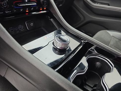 Used 2023 Jeep Grand Cherokee L Laredo image 39