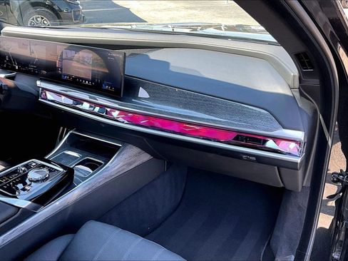 Used 2024 BMW 740i RWD image 18