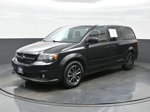 Used 2017 Dodge Grand Caravan GT FWD image 2