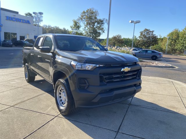 Used 2024 Chevrolet Colorado W/T RWD image 2